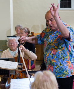 Picture of Mark Fitz-Gerald conducting participants at the Come & Play