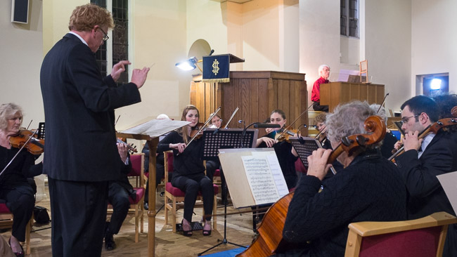 Picture of SPO with conductor Nicholas Smith and organ
        soloist Anthony Cairns